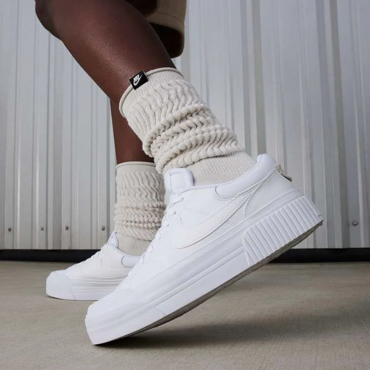 Souliers Nike pour femmes - COURT LEGACY LIFT - Image 3